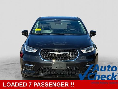 Used 2024 Chrysler Pacifica Limited FWD image 2