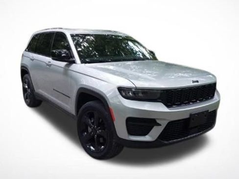 Used 2022 Jeep Grand Cherokee Altitude AWD/4WD image 1