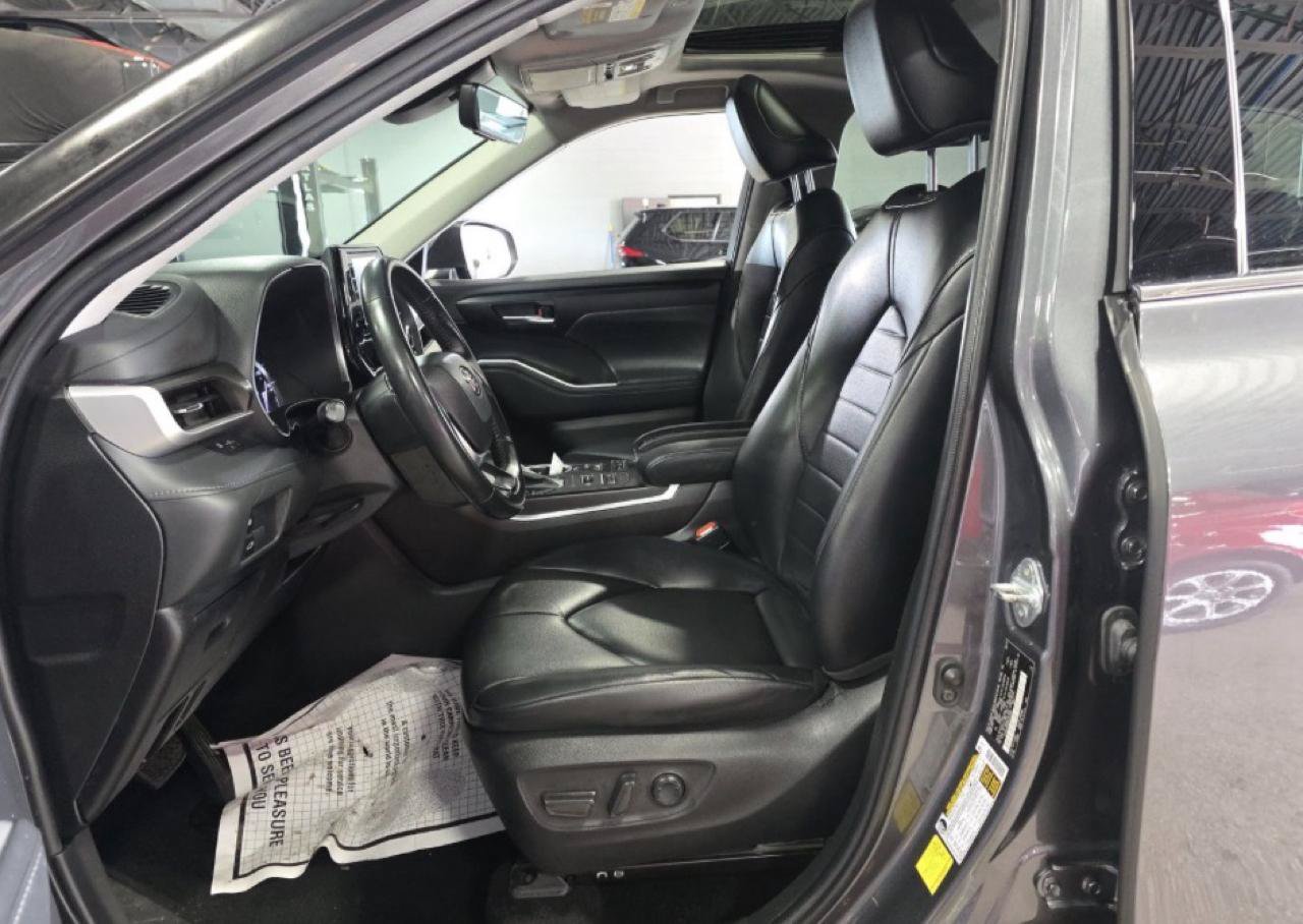 Used 2022 Toyota Highlander XLE AWD/4WD image 9