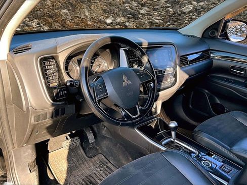 Used 2019 Mitsubishi Outlander SE image 11