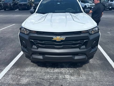 Certified 2025 Chevrolet Colorado W/T RWD image 2