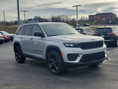 Used 2023 Jeep Grand Cherokee Altitude