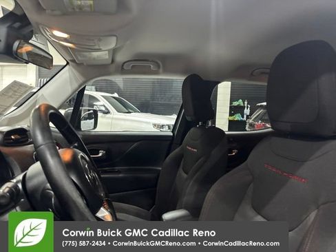 Used 2017 Jeep Renegade Trailhawk AWD/4WD image 11