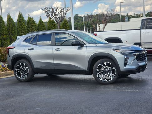 New 2026 Chevrolet Trax RS w/ Driver Confidence Package FWD image 3