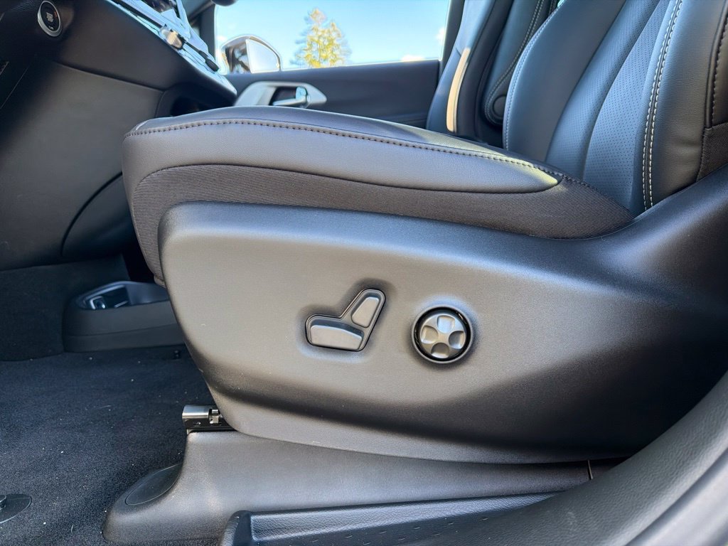 New 2027 Chrysler Pacifica Select FWD image 14