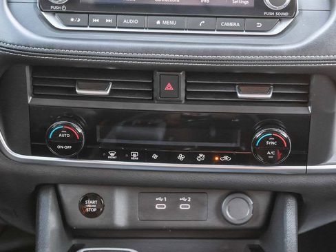 Used 2025 Nissan Rogue SV AWD/4WD image 15