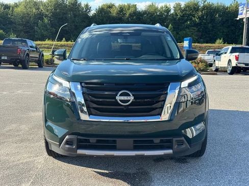 Used 2025 Nissan Pathfinder SL FWD image 8