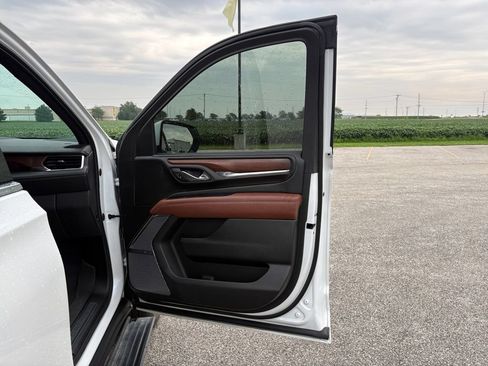 Used 2023 GMC Yukon Denali Ultimate AWD/4WD image 43