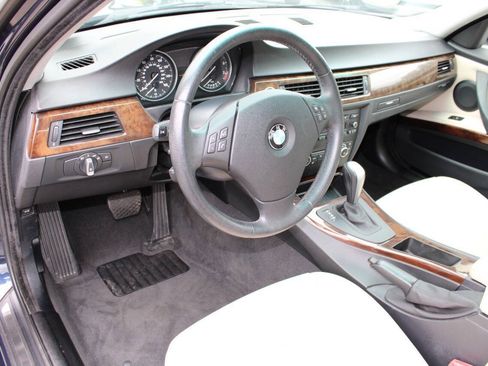 Used 2010 BMW 328i Sedan w/ Premium Pkg RWD image 13
