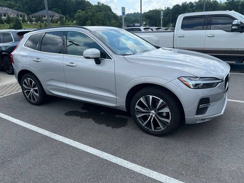 Used 2022 Volvo XC60 B5 Momentum w/ Climate Package AWD/4WD image 6