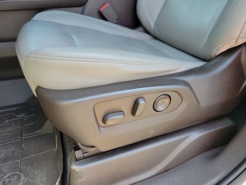 Used 2022 Chevrolet Tahoe Z71 w/ Luxury Package image 5