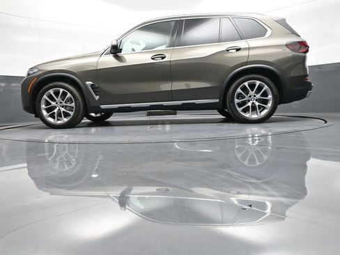 Used 2025 BMW X5 xDrive40i w/ Climate Comfort Package image 37