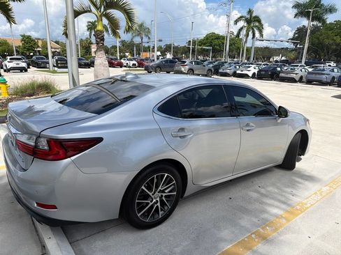 Used 2017 Lexus ES 350 w/ Luxury Package FWD image 9