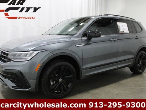 Used 2024 Volkswagen Tiguan SE R-Line AWD/4WD image 1