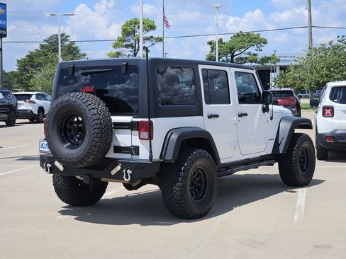 Used 2013 Jeep Wrangler Unlimited Rubicon w/ Connectivity Group AWD/4WD image 7