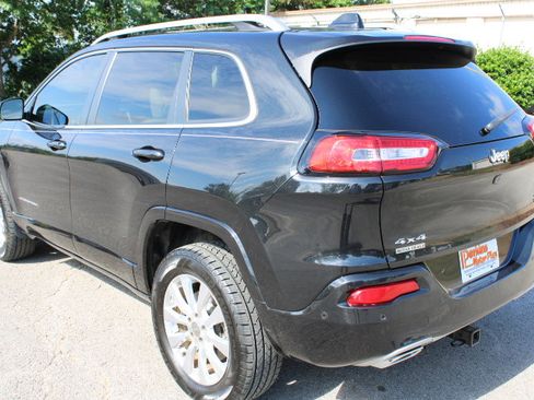 Used 2016 Jeep Cherokee Overland w/ Technology Group AWD/4WD image 9