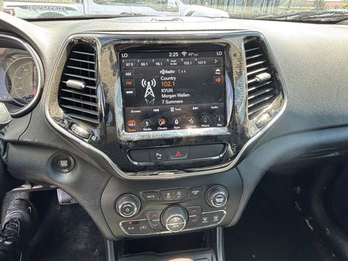 Used 2019 Jeep Cherokee Limited AWD/4WD image 10