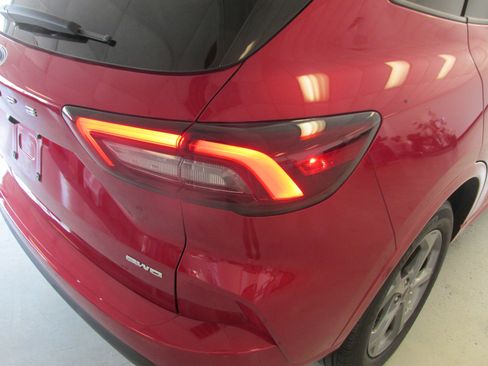 Used 2023 Ford Escape ST-Line image 11