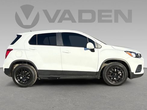 Used 2022 Chevrolet Trax LS w/ Tint and Cruise Package image 6