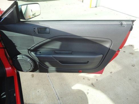 Used 2006 Ford Mustang Convertible image 13