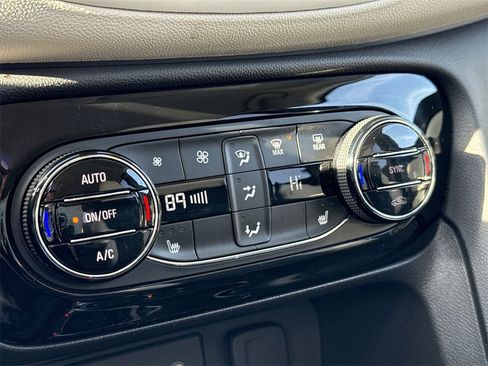 Used 2022 Buick Encore GX Select image 16