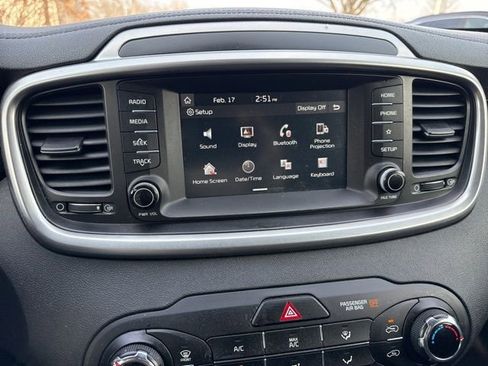 Used 2019 Kia Sorento LX image 5