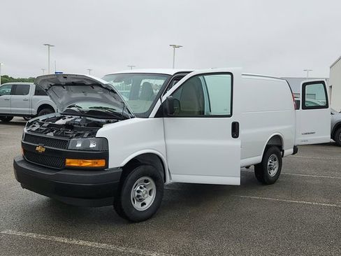 New 2026 Chevrolet Express 3500 RWD image 11