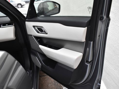 Used 2020 Land Rover Range Rover Velar R-Dynamic S image 31