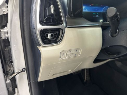 Used 2022 Kia Sorento SX Prestige w/ Panoramic Sunroof Package AWD/4WD image 22