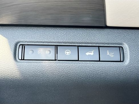 Used 2022 Nissan Pathfinder Platinum w/ Lighting Package (N93) FWD image 10