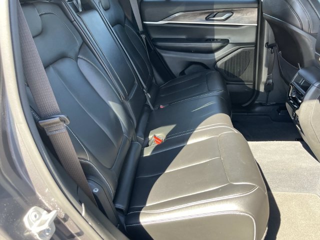 Used 2023 Jeep Grand Cherokee Limited RWD image 22