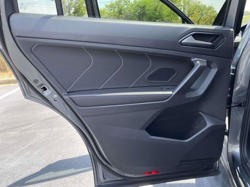 Certified 2024 Volkswagen Tiguan SE image 11