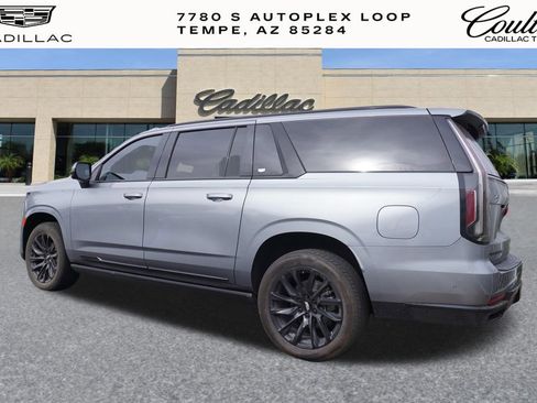 Used 2023 Cadillac Escalade ESV Sport Platinum w/ LPO, ONYX Package image 5