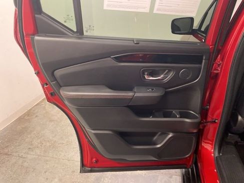 Certified 2025 Honda Pilot TrailSport image 23