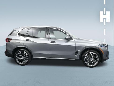 Used 2026 BMW X5 xDrive40i w/ Climate Comfort Package image 3