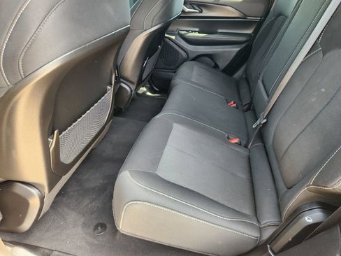 Used 2025 Jeep Grand Cherokee Laredo X RWD image 29