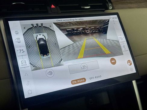 Used 2025 Land Rover Discovery Sport S image 17