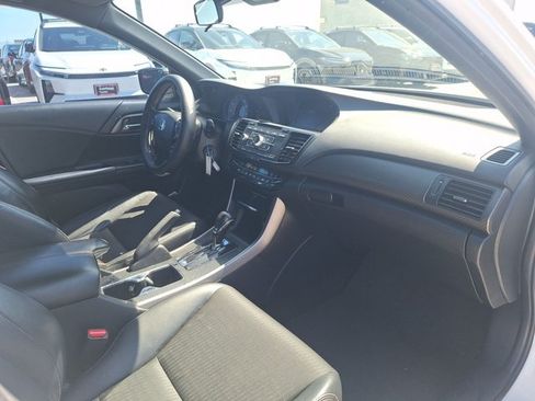 Used 2017 Honda Accord Sport image 14