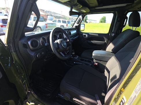Used 2023 Jeep Wrangler Unlimited Sport w/ Sun And Sound Package AWD/4WD image 8