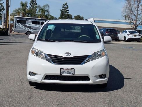 Used 2011 Toyota Sienna LE w/ Towing Pkg image 3