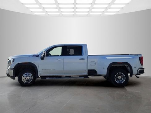 Used 2024 GMC Sierra 3500 SLT w/ SLT Premium Package image 8