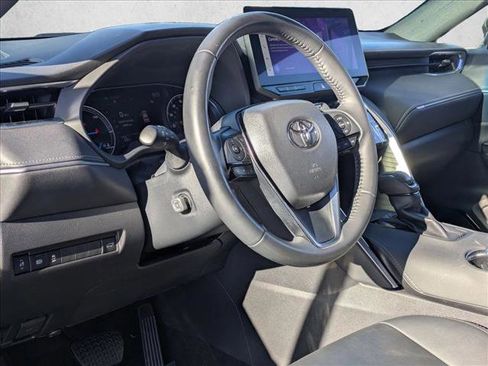Used 2023 Toyota Venza XLE image 10