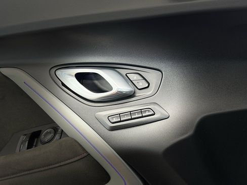 Used 2018 Chevrolet Camaro ZL1 RWD image 17
