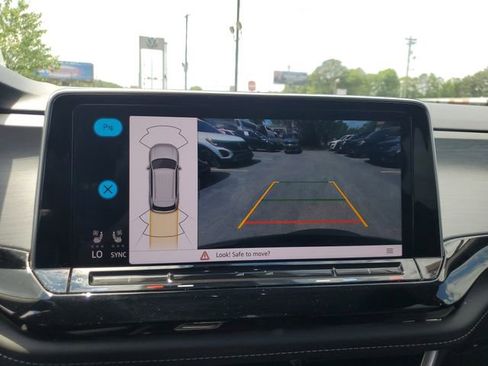 Used 2024 Volkswagen Atlas Cross Sport SE FWD image 23