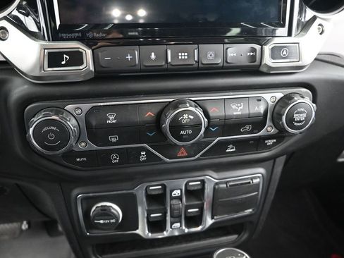 Used 2021 Jeep Gladiator Sport w/ Quick Order Package 24Q 80Th AWD/4WD image 15