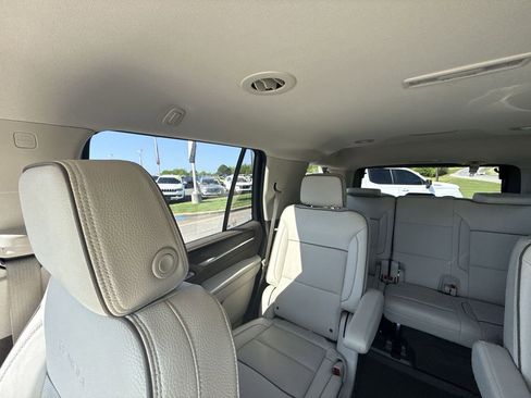 Used 2023 GMC Yukon Denali AWD/4WD image 10