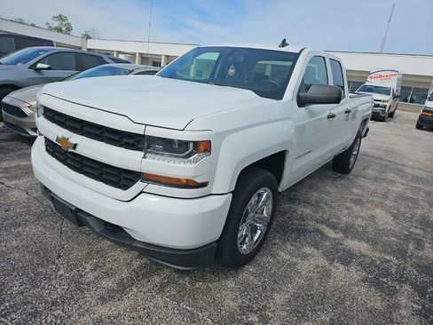 Used 2019 Chevrolet Silverado 1500 Custom w/ Custom Convenience Package AWD/4WD image 5