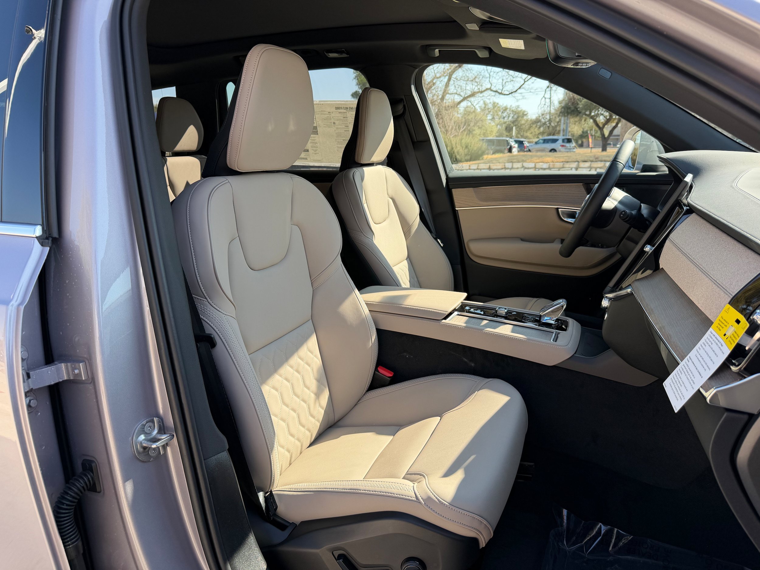 New 2026 Volvo XC90 B6 Plus w/ Protection Package Premier AWD/4WD image 8