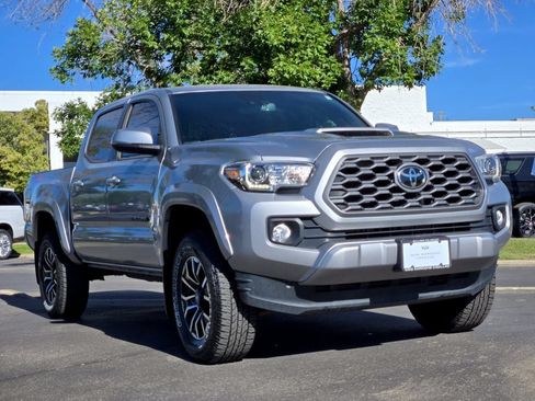 Used 2020 Toyota Tacoma TRD Sport AWD/4WD image 2