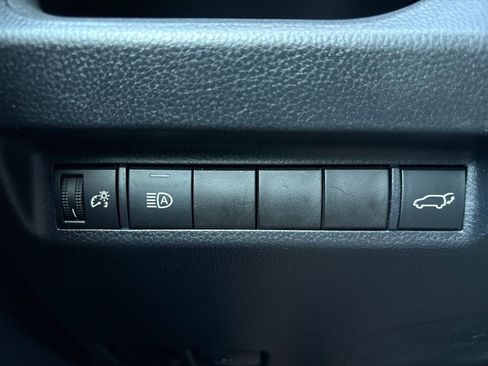 Used 2022 Toyota RAV4 XLE image 3